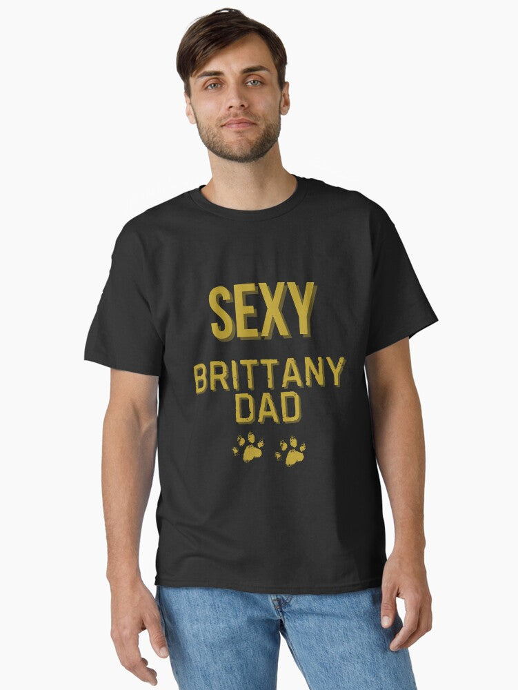 Sexy Brittany Dad – Bold Gold Textured Paw Print T-Shirt